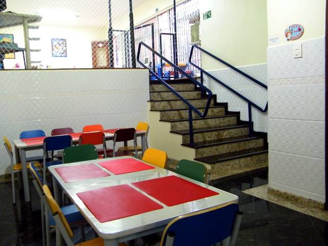 Fachada Abrace e Brinque