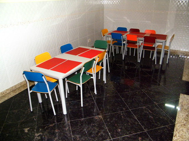 Fachada Abrace e Brinque