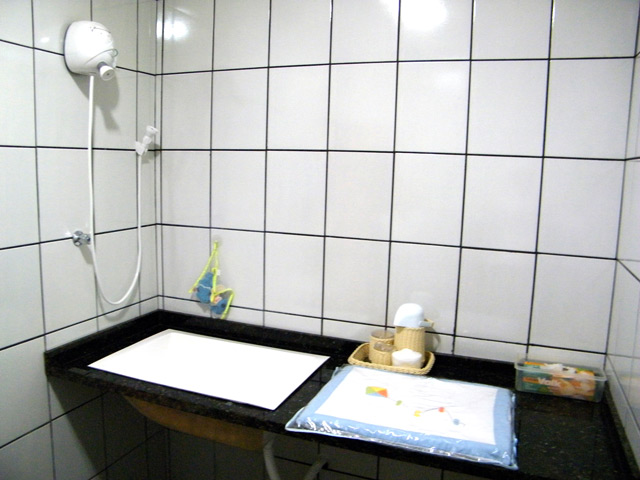 Fachada Abrace e Brinque